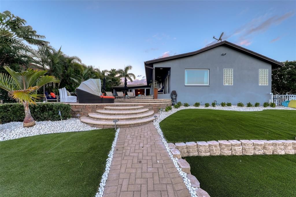 Recently Sold: $2,250,000 (4 beds, 4 baths, 3787 Square Feet)