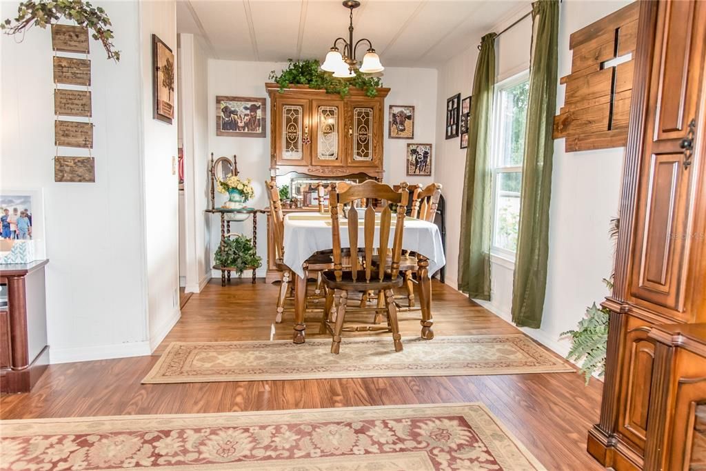 Recently Sold: $259,900 (3 beds, 1 baths, 1237 Square Feet)