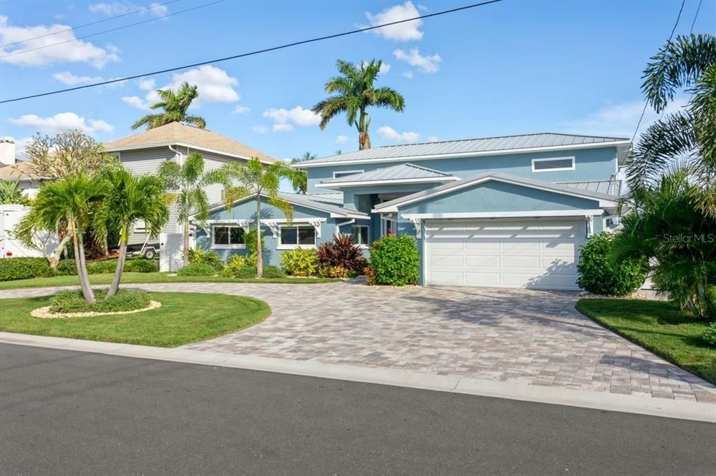 Recently Sold: $2,100,000 (4 beds, 3 baths, 3481 Square Feet)