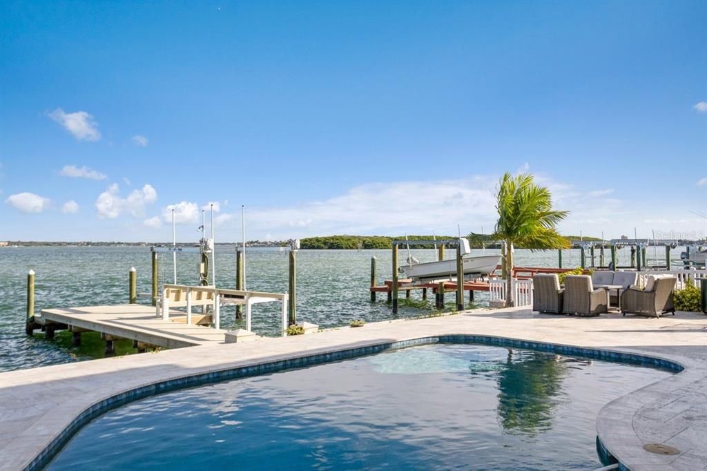 Recently Sold: $2,100,000 (4 beds, 3 baths, 3481 Square Feet)