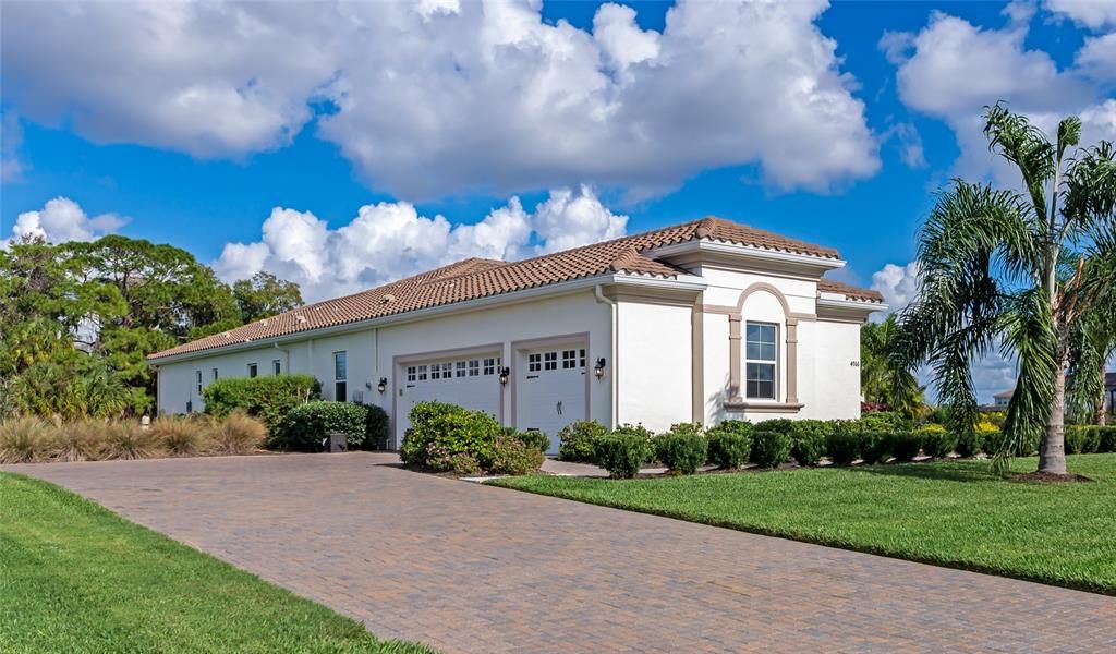 Recently Sold: $1,000,000 (4 beds, 4 baths, 3148 Square Feet)