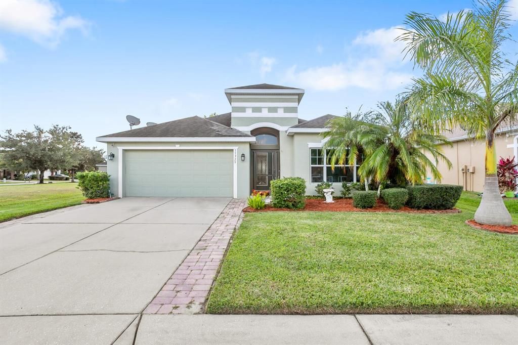 Recently Sold: $425,000 (4 beds, 2 baths, 2008 Square Feet)