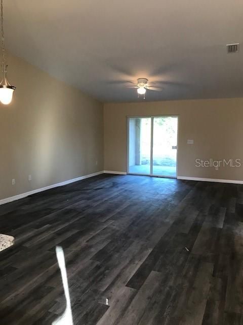 Recently Rented: $2,000 (3 beds, 2 baths, 1263 Square Feet)