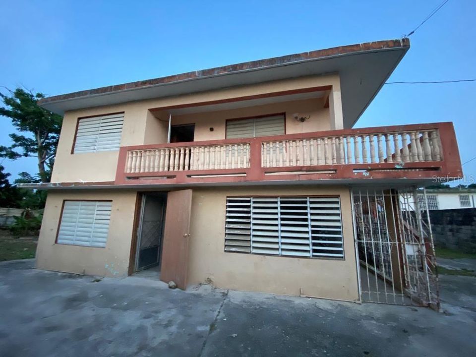 Vendido Recientemente: $48,000 (5 camas, 2 baños, 5475 Pies cuadrados)