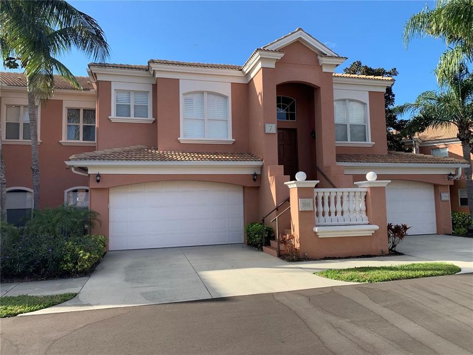 Recently Sold: $1,100,000 (4 beds, 3 baths, 2719 Square Feet)