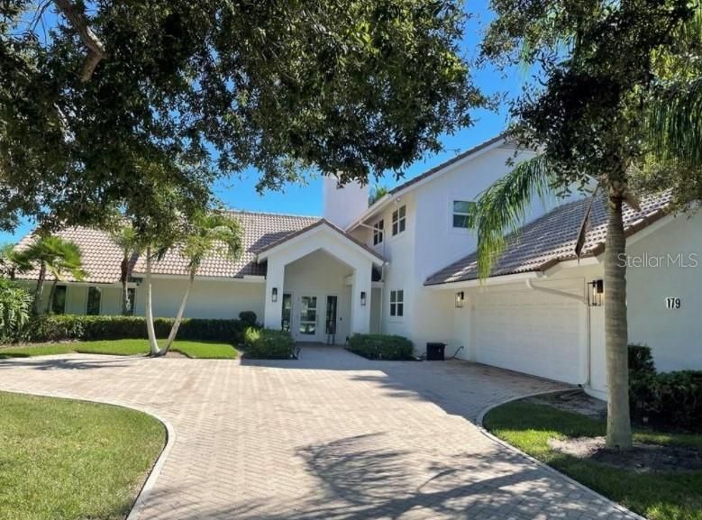 Recently Sold: $2,850,000 (4 beds, 3 baths, 3703 Square Feet)