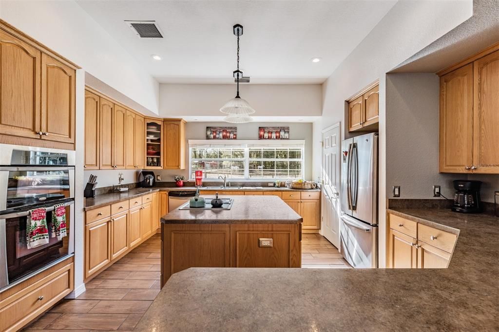 Recently Sold: $700,000 (3 beds, 2 baths, 2793 Square Feet)