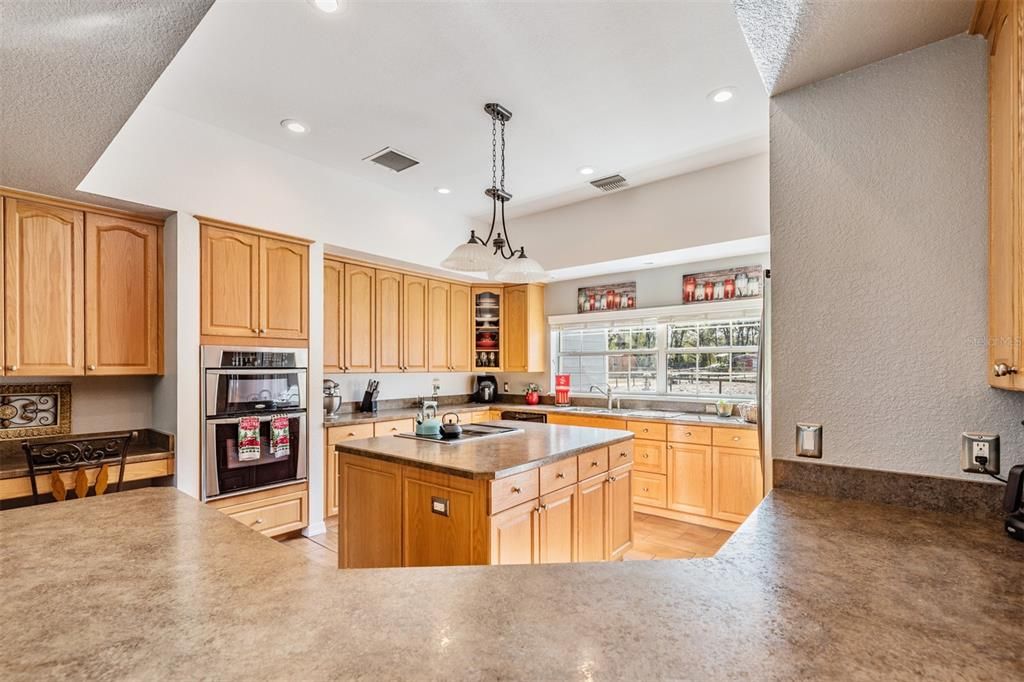 Recently Sold: $700,000 (3 beds, 2 baths, 2793 Square Feet)
