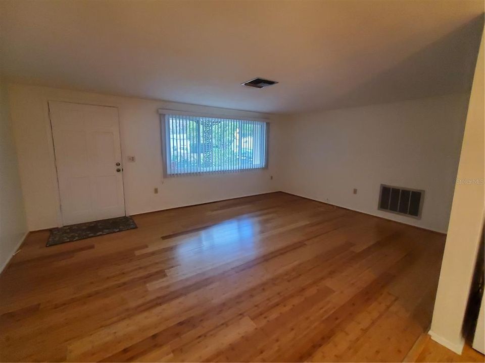 Recently Rented: $1,600 (2 beds, 2 baths, 1128 Square Feet)