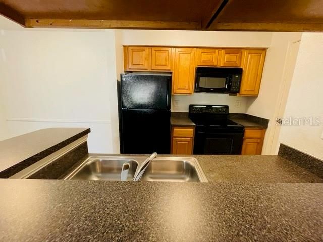 Recently Rented: $1,290 (2 beds, 1 baths, 800 Square Feet)