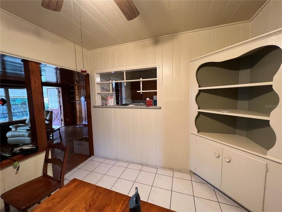 Vendido Recientemente: $299,900 (4 camas, 3 baños, 1951 Pies cuadrados)