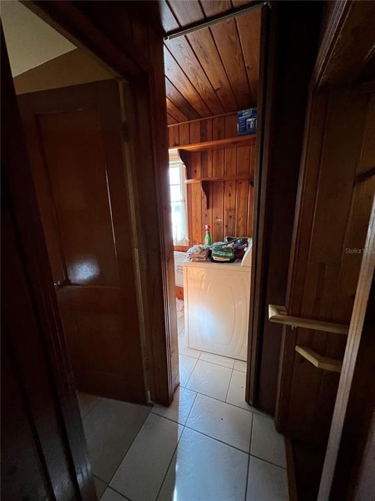 Vendido Recientemente: $299,900 (4 camas, 3 baños, 1951 Pies cuadrados)