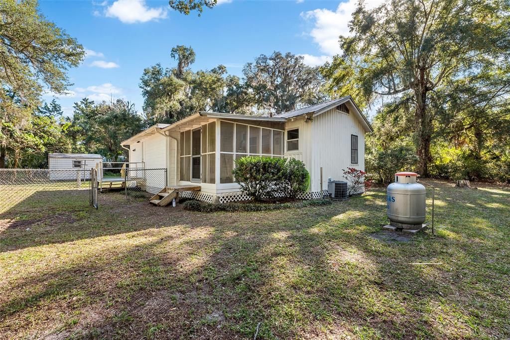 Recently Sold: $175,000 (3 beds, 1 baths, 944 Square Feet)