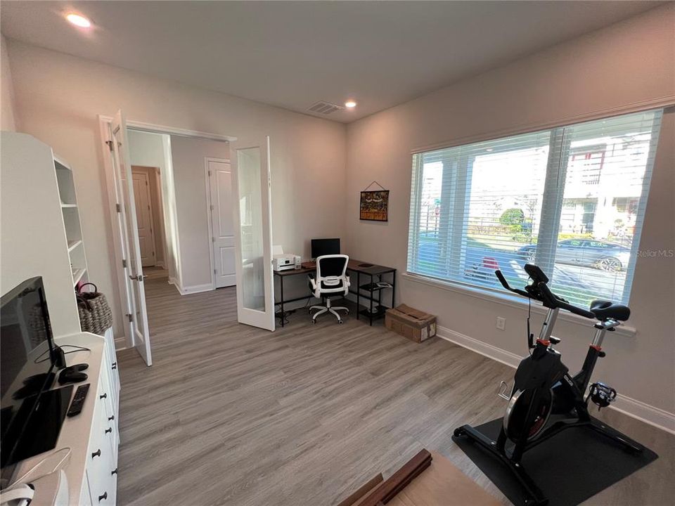 Recently Sold: $759,000 (3 beds, 2 baths, 2566 Square Feet)