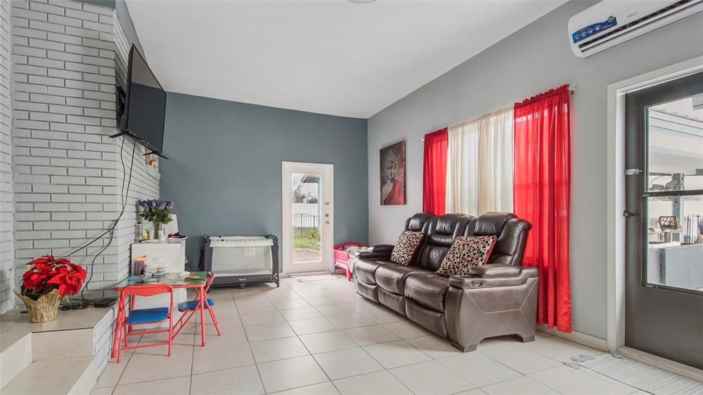 Recently Sold: $285,000 (3 beds, 2 baths, 2316 Square Feet)