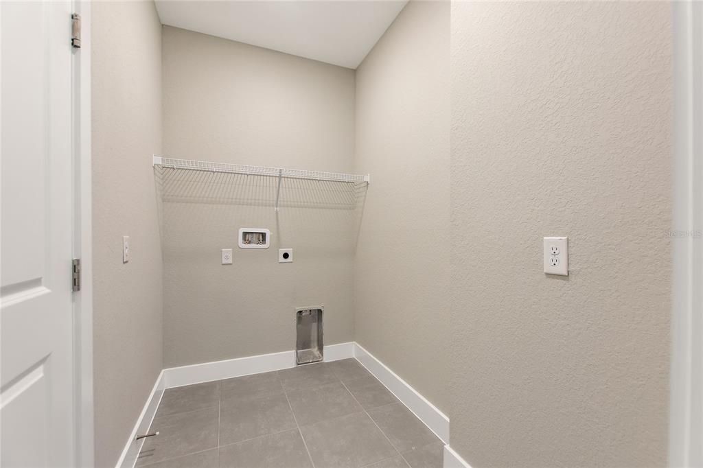 最近售出: $285,000 (4 贝兹, 2 浴室, 1605 平方英尺)