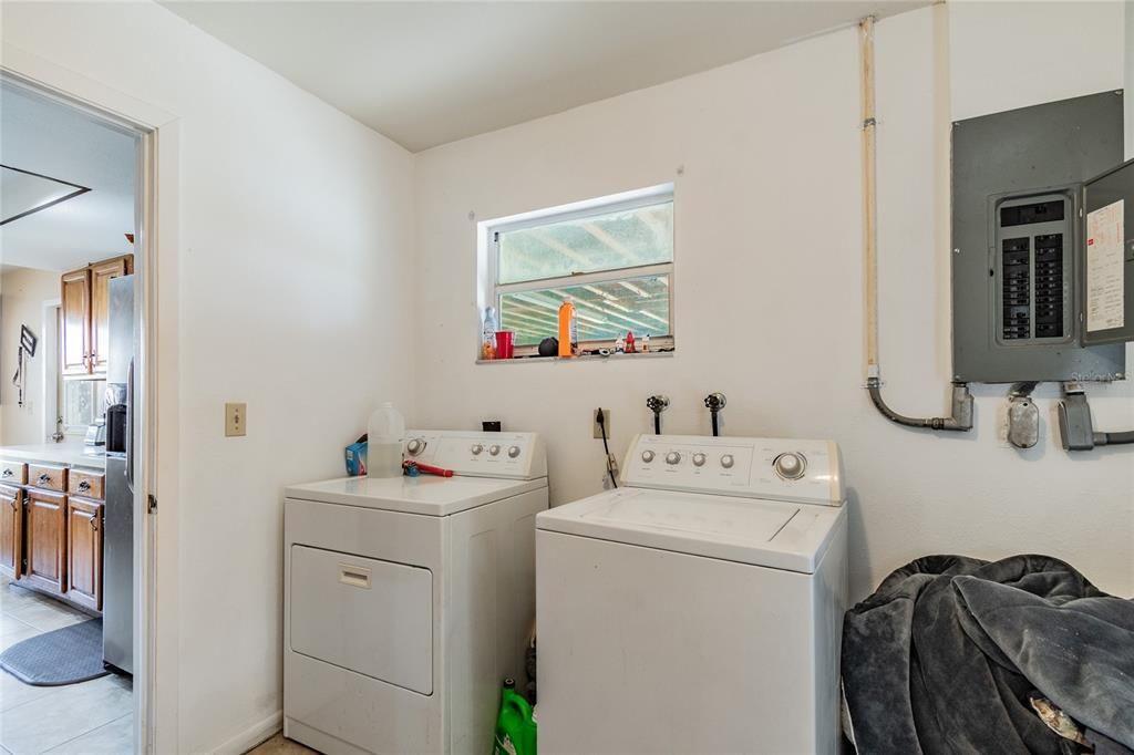 Recently Sold: $425,000 (2 beds, 1 baths, 2282 Square Feet)