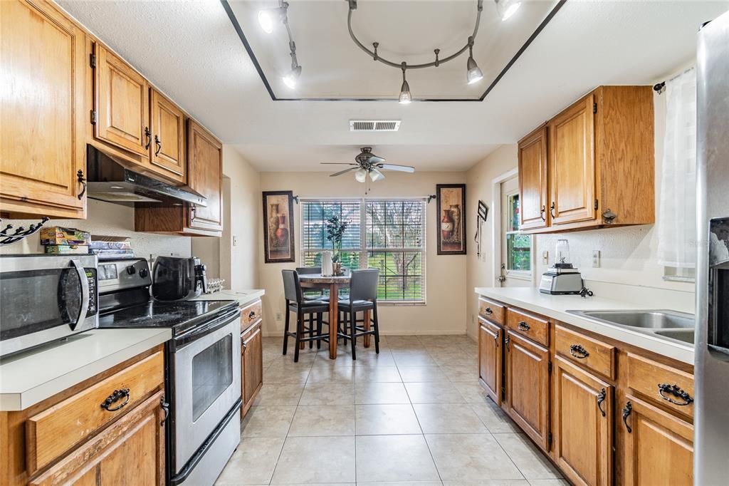 Recently Sold: $425,000 (2 beds, 1 baths, 2282 Square Feet)