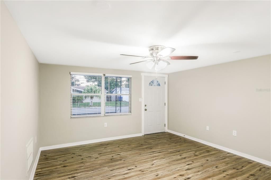 Recently Rented: $1,450 (3 beds, 1 baths, 846 Square Feet)