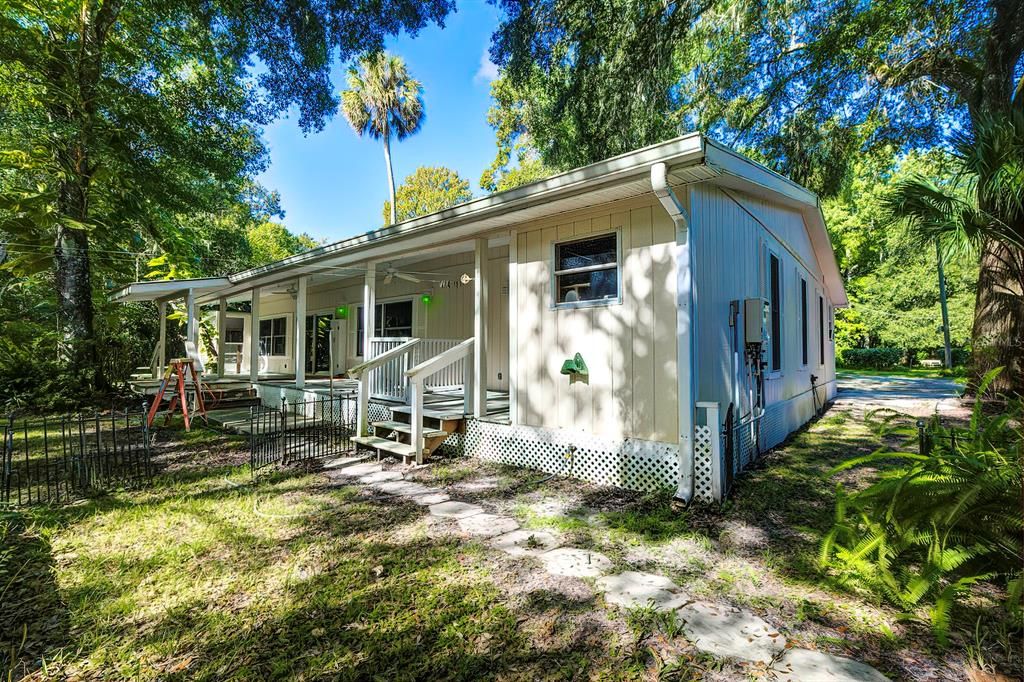 Recently Sold: $149,000 (2 beds, 2 baths, 1520 Square Feet)