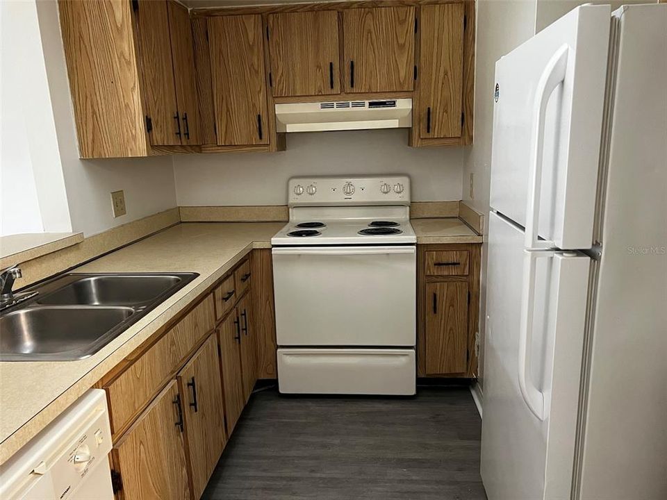 Recently Rented: $950 (1 beds, 1 baths, 733 Square Feet)