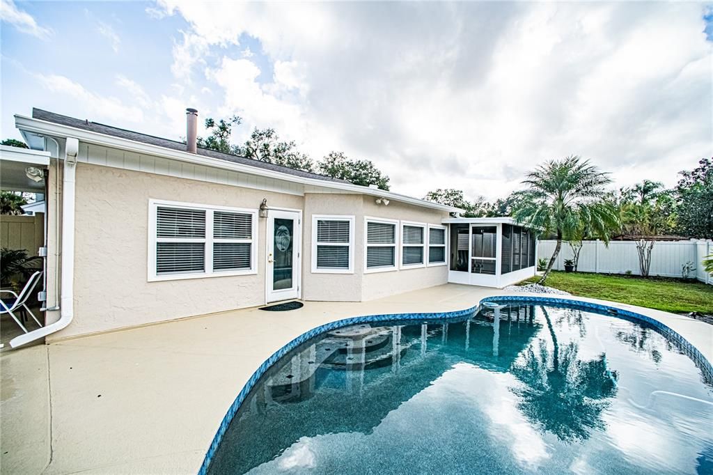 Recently Sold: $430,000 (3 beds, 2 baths, 2138 Square Feet)