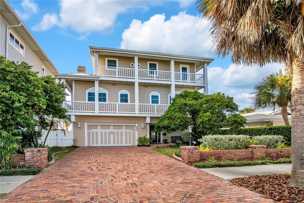 Recently Sold: $5,500,000 (3 beds, 3 baths, 3608 Square Feet)