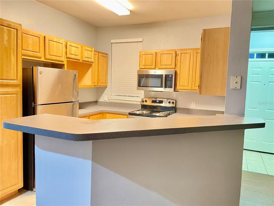 Recently Rented: $1,300 (1 beds, 1 baths, 885 Square Feet)