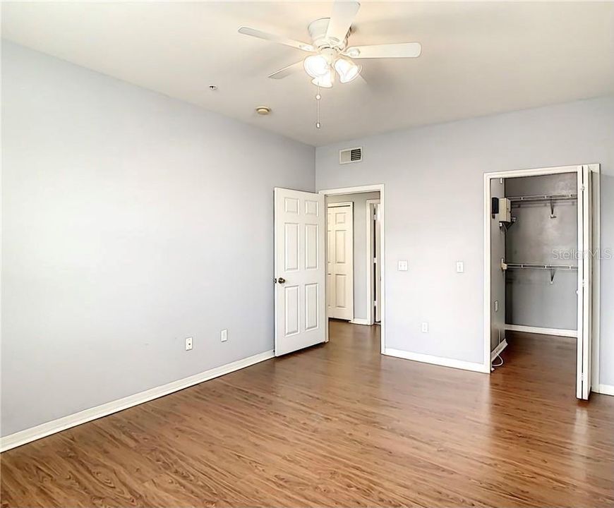 Recently Rented: $1,300 (1 beds, 1 baths, 885 Square Feet)