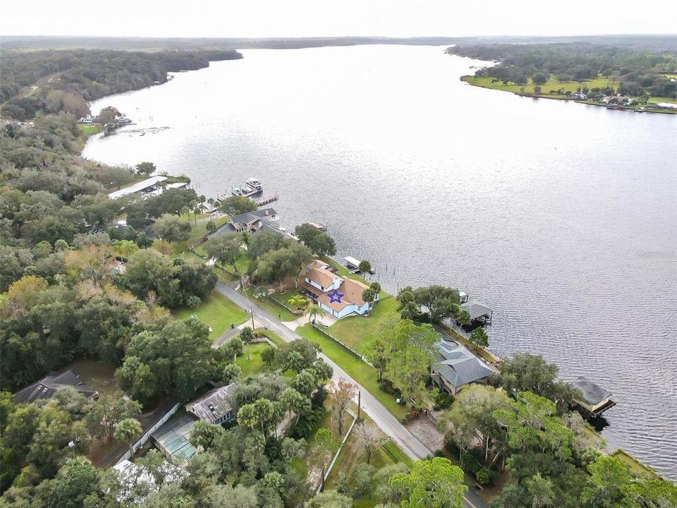 1470 Lakeview Dr Deland- Lakefront on Lake Beresford which leads into the St John's River