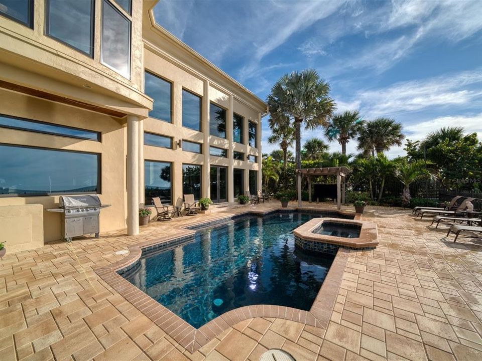 Recently Sold: $6,500,000 (8 beds, 6 baths, 6914 Square Feet)