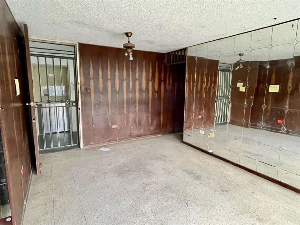 Vendido Recientemente: $36,000 (3 camas, 1 baños, 835 Pies cuadrados)