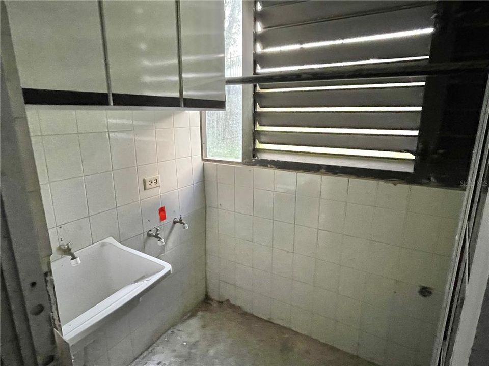 Vendido Recientemente: $36,000 (3 camas, 1 baños, 835 Pies cuadrados)