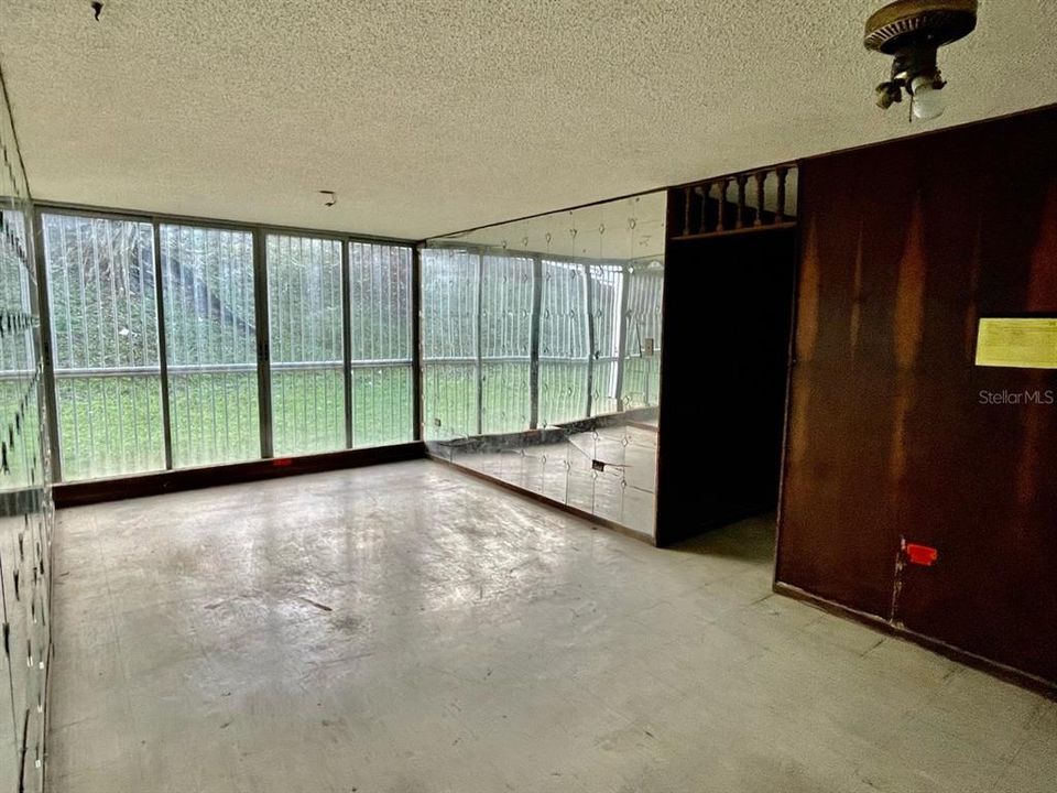 Vendido Recientemente: $36,000 (3 camas, 1 baños, 835 Pies cuadrados)