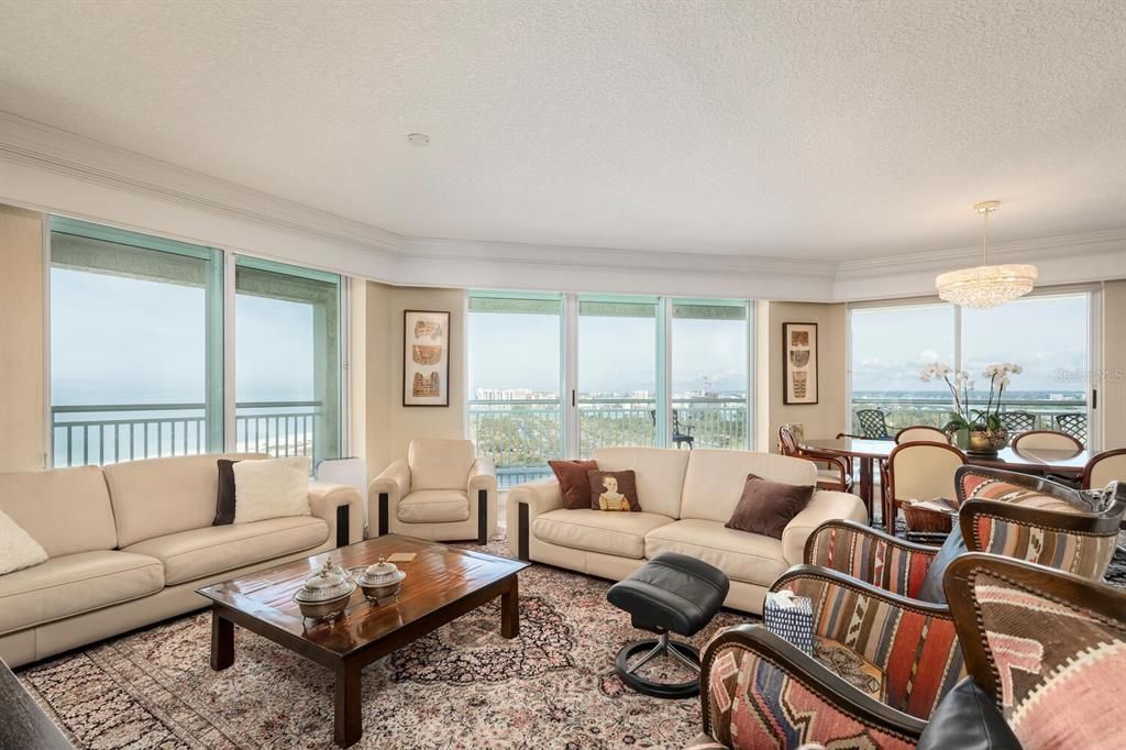Recently Sold: $2,098,000 (3 beds, 3 baths, 2521 Square Feet)