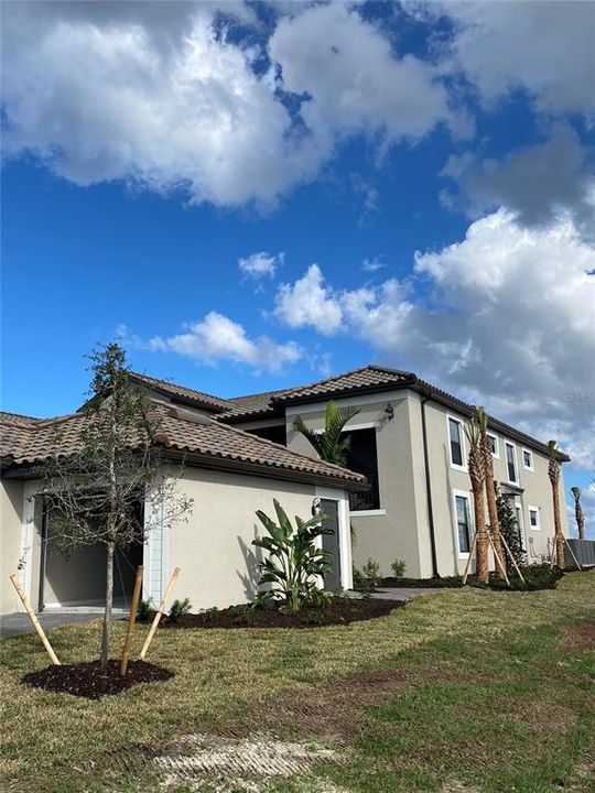 最近售出: $450,000 (2 贝兹, 2 浴室, 1569 平方英尺)