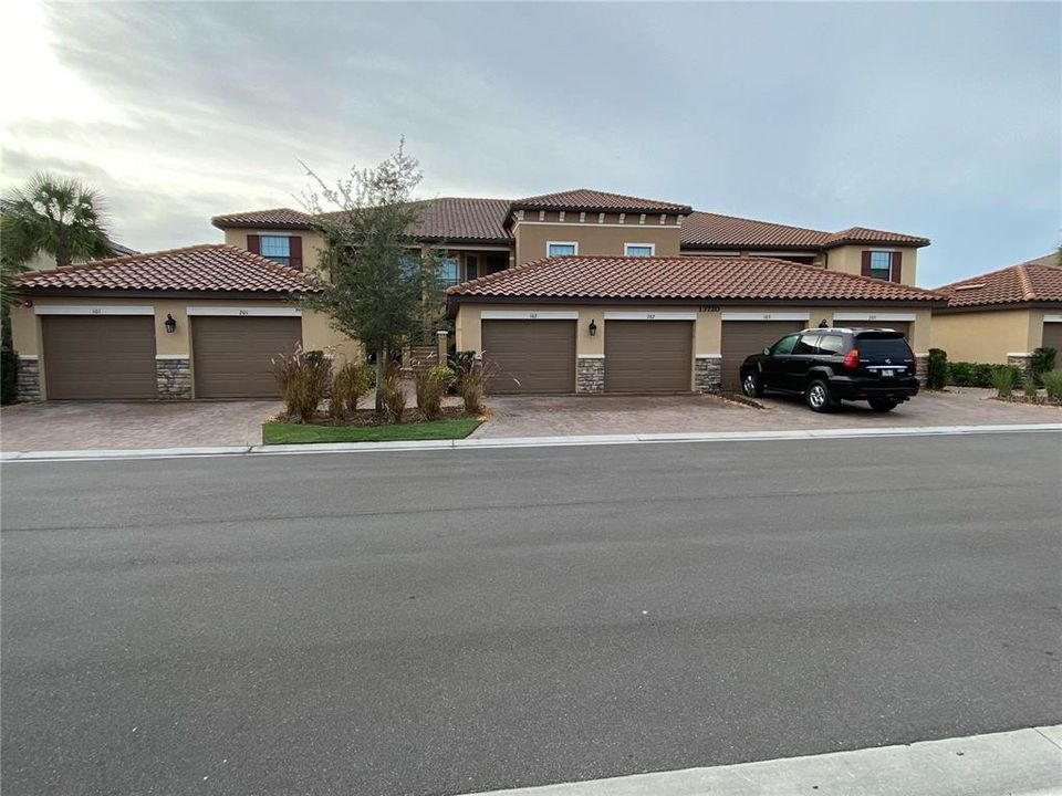 Recently Sold: $375,000 (2 beds, 2 baths, 1528 Square Feet)