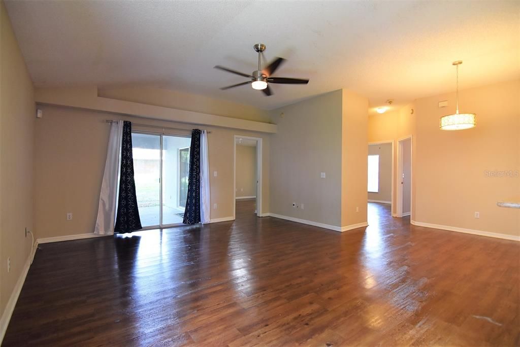 Recently Rented: $1,900 (3 beds, 2 baths, 1253 Square Feet)