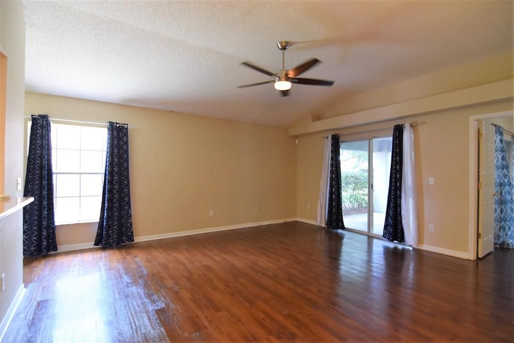 Recently Rented: $1,900 (3 beds, 2 baths, 1253 Square Feet)