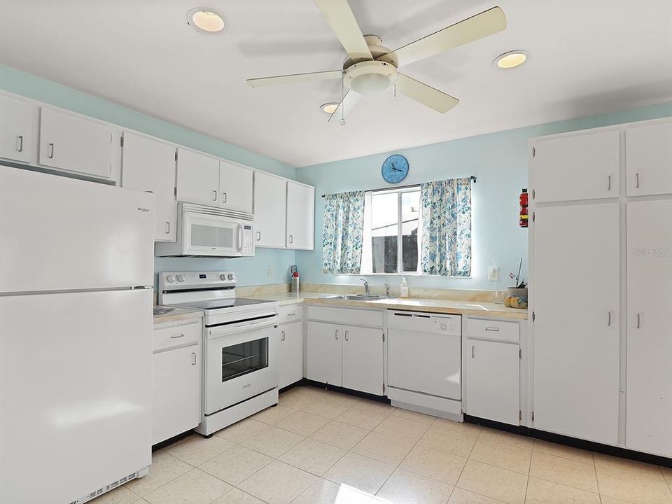 Recently Sold: $248,000 (3 beds, 2 baths, 1554 Square Feet)