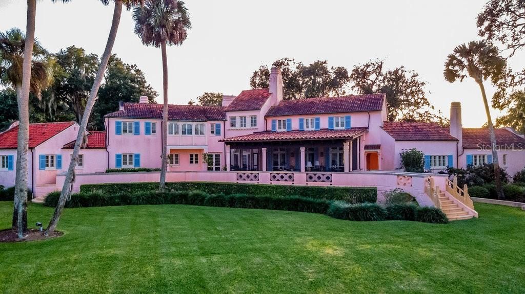 Recently Sold: $3,500,000 (9 beds, 8 baths, 6230 Square Feet)