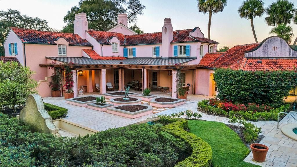 Recently Sold: $3,500,000 (9 beds, 8 baths, 6230 Square Feet)