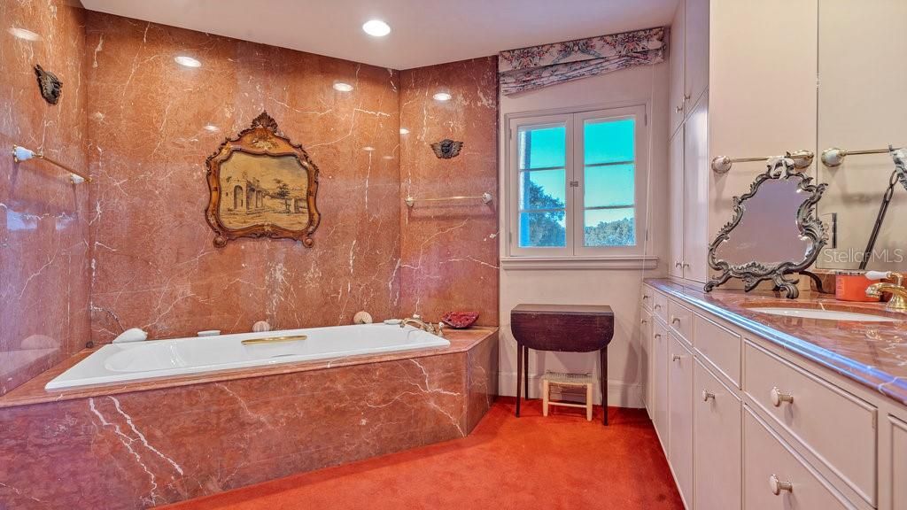 最近售出: $3,500,000 (9 贝兹, 8 浴室, 6230 平方英尺)