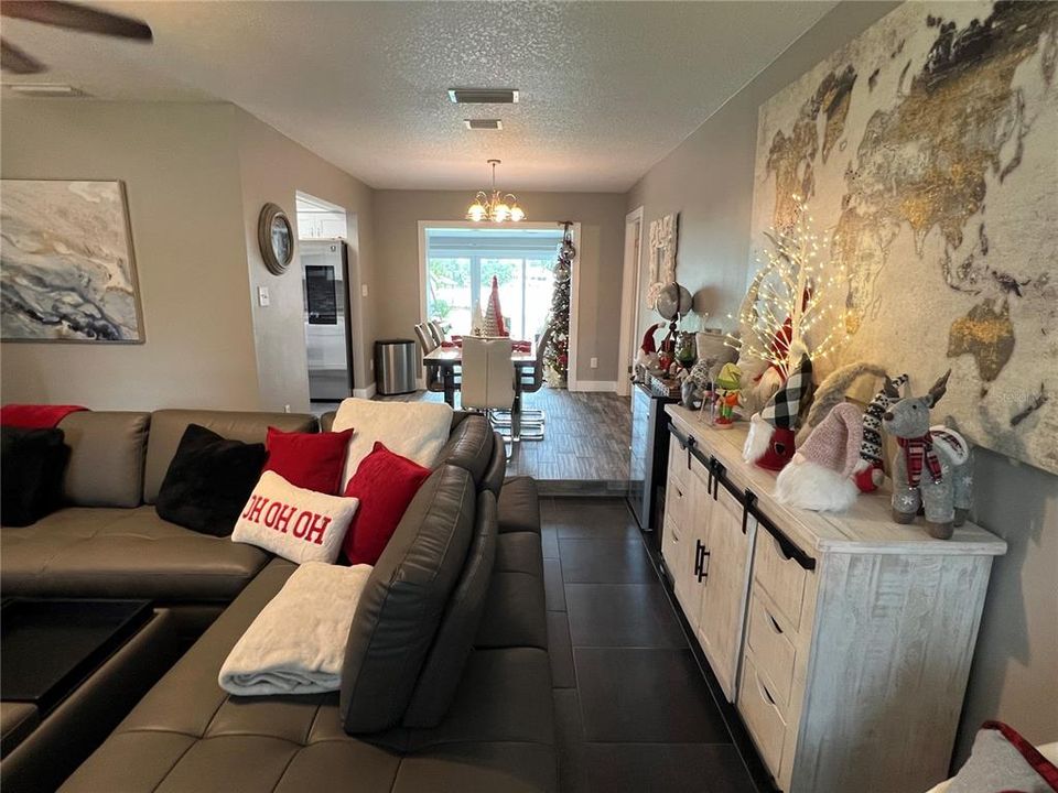 Recently Sold: $425,000 (2 beds, 2 baths, 1639 Square Feet)