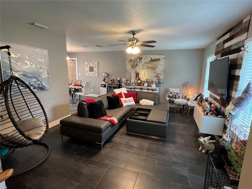 Recently Sold: $425,000 (2 beds, 2 baths, 1639 Square Feet)