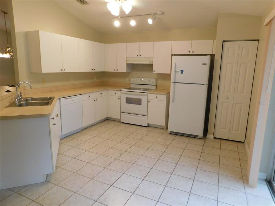 Recently Rented: $2,500 (3 beds, 2 baths, 1659 Square Feet)