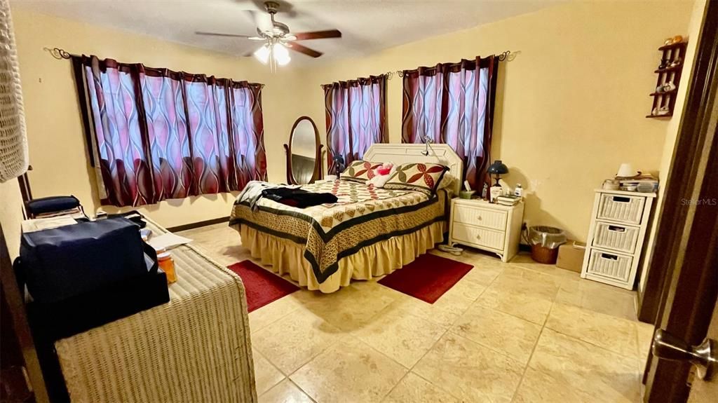 Vendido Recientemente: $339,000 (3 camas, 3 baños, 2028 Pies cuadrados)