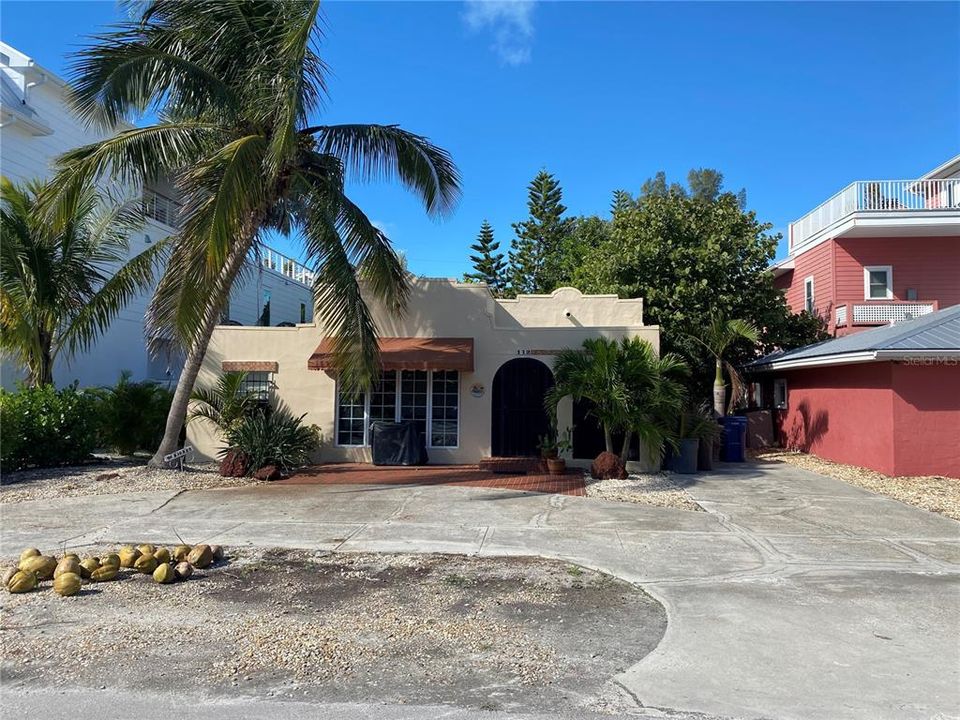 Recently Sold: $1,500,000 (3 beds, 2 baths, 1475 Square Feet)