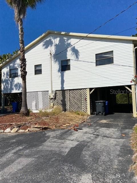 Recently Sold: $395,000 (4 beds, 2 baths, 1716 Square Feet)