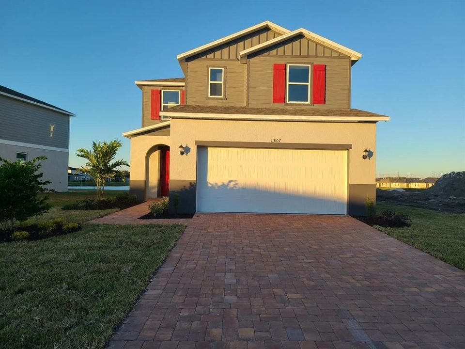 Vendido Recientemente: $388,639 (3 camas, 2 baños, 2385 Pies cuadrados)